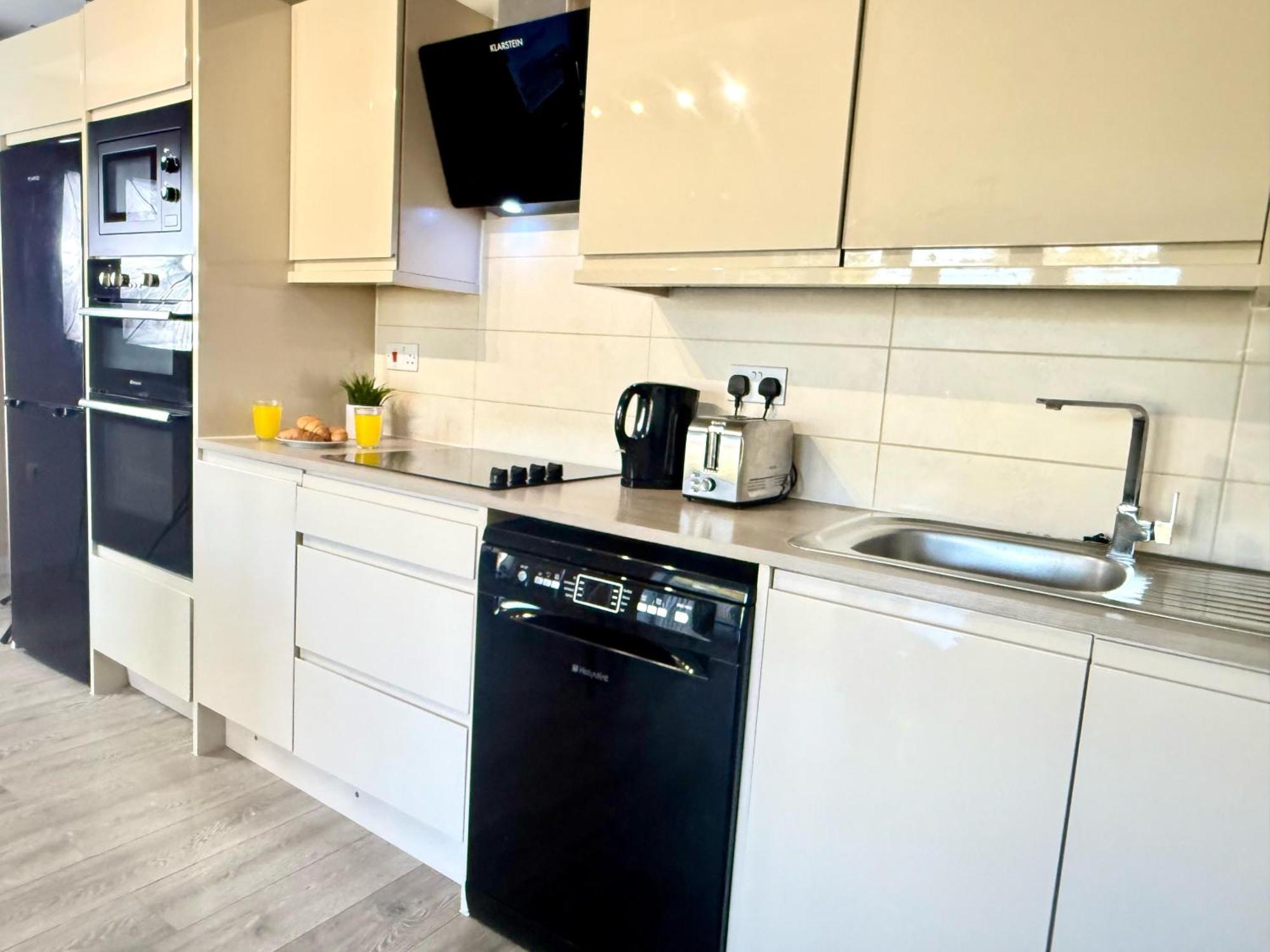 Horizon House, Stunning 2-Bedroom Flat 1, Parking, Netflix, Oxford Exterior photo